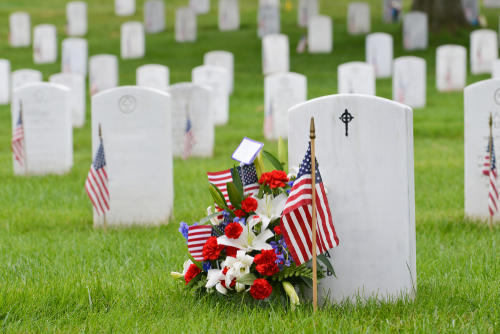 National,Flags,And,Headstones,In,Arlington,National,Cemetery,-,Washington